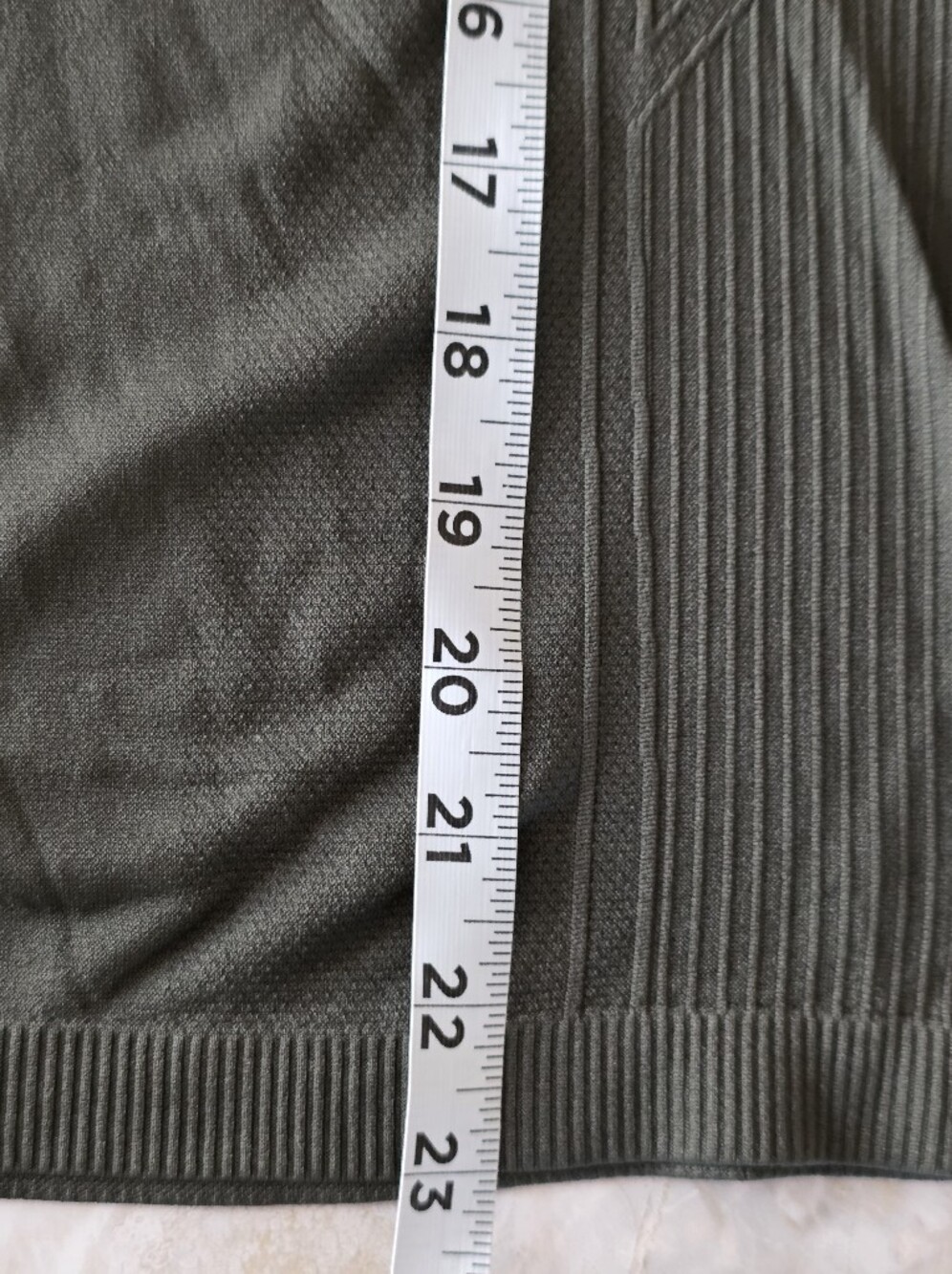 Old Navy Active Fluid Seamless Fitted Top L Olive Green Athleisure Gorpcore Yoga - Picture 9 of 9